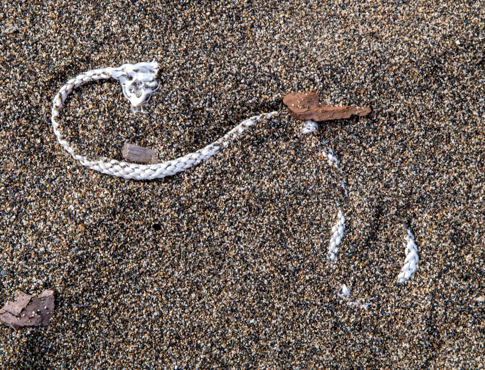 Plastic in Wreck Beach - Said Abugattas.09